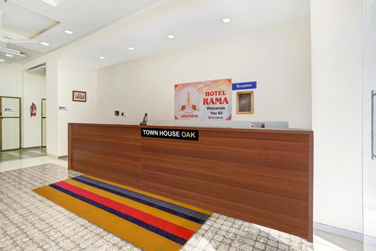 Townhouse Oak Hotel Rama 나식 외부 사진