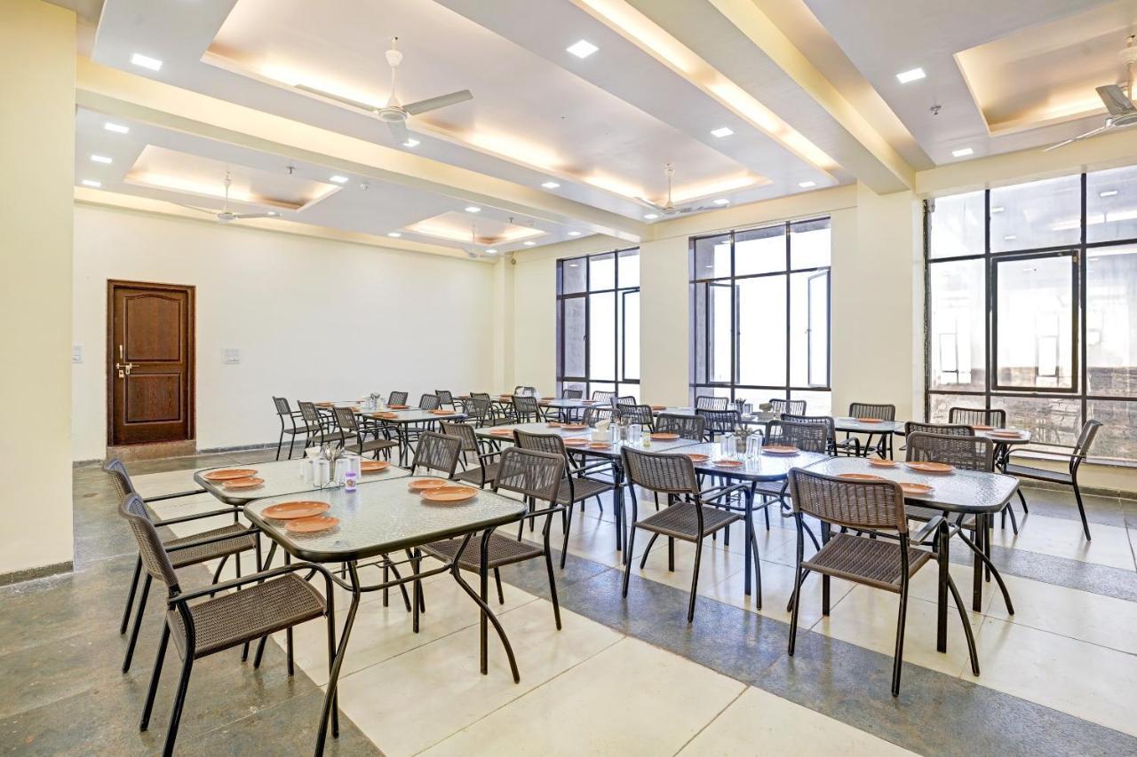 Townhouse Oak Hotel Rama 나식 외부 사진