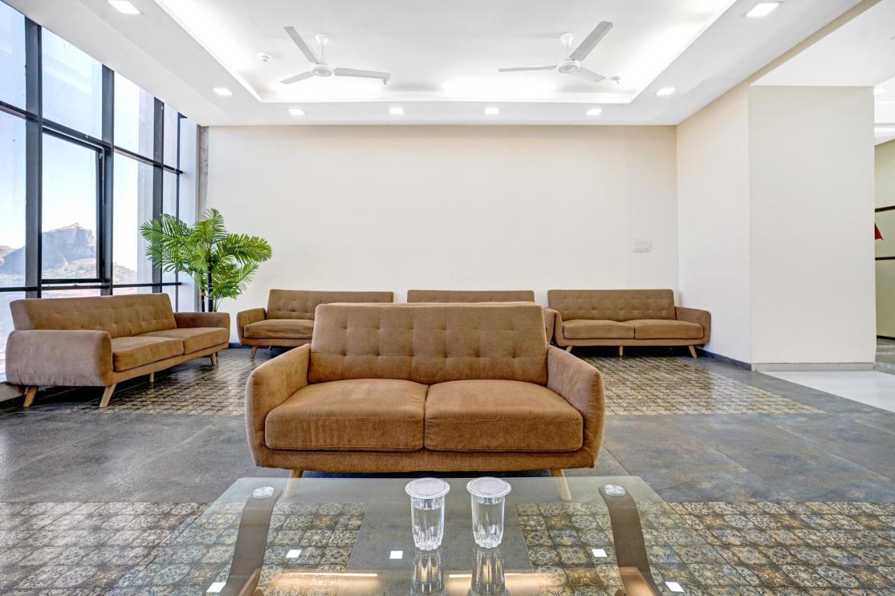 Townhouse Oak Hotel Rama 나식 외부 사진