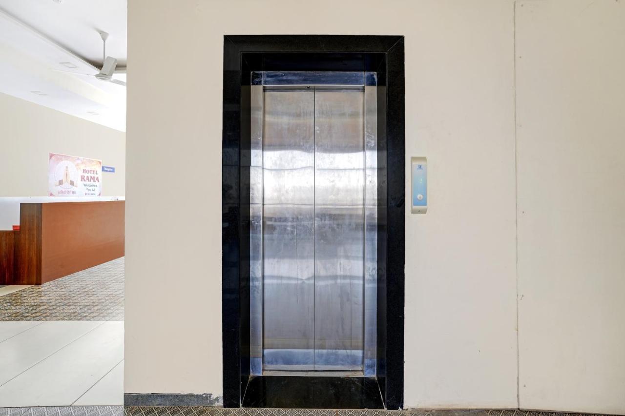 Townhouse Oak Hotel Rama 나식 외부 사진