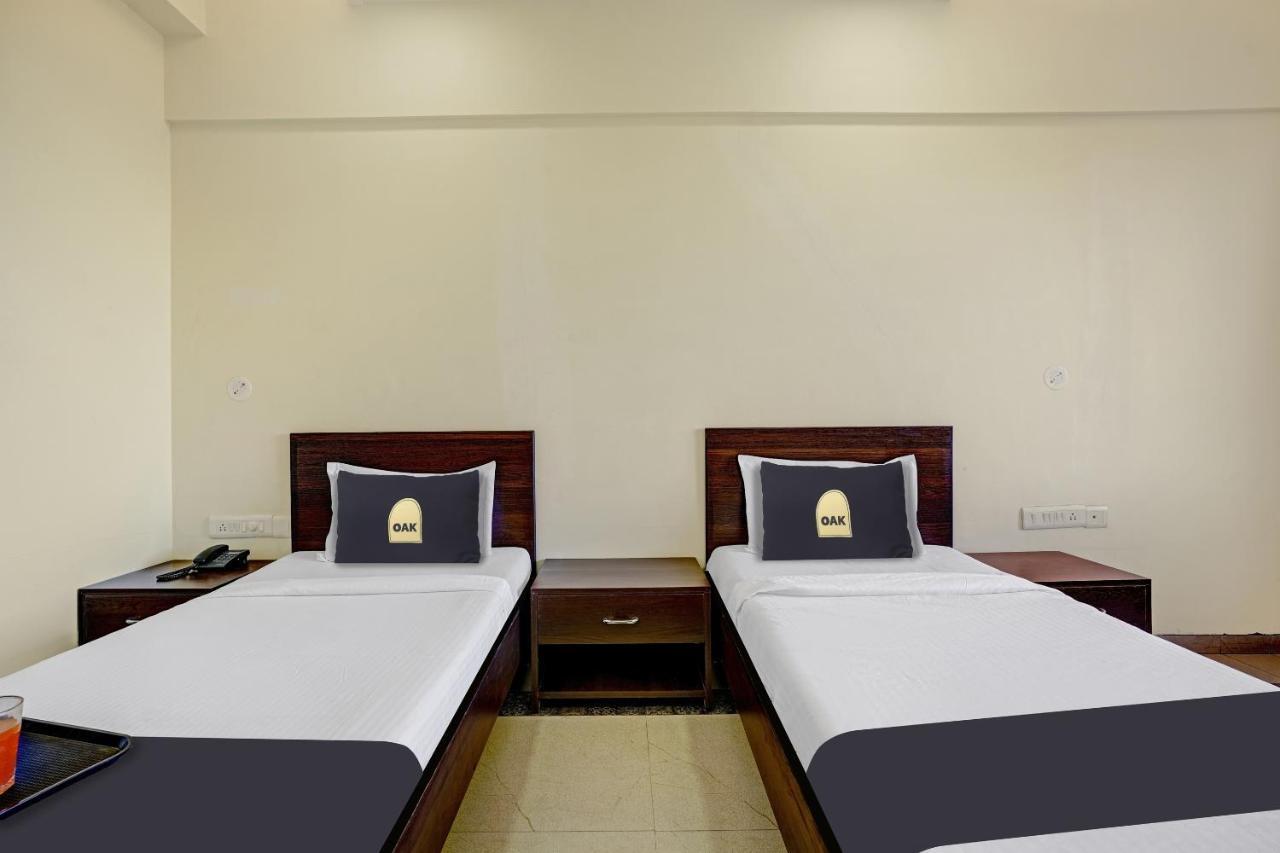 Townhouse Oak Hotel Rama 나식 외부 사진