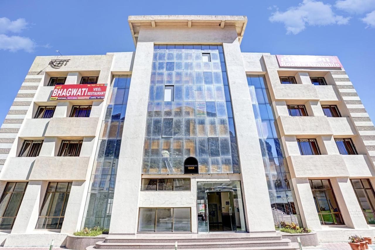 Townhouse Oak Hotel Rama 나식 외부 사진