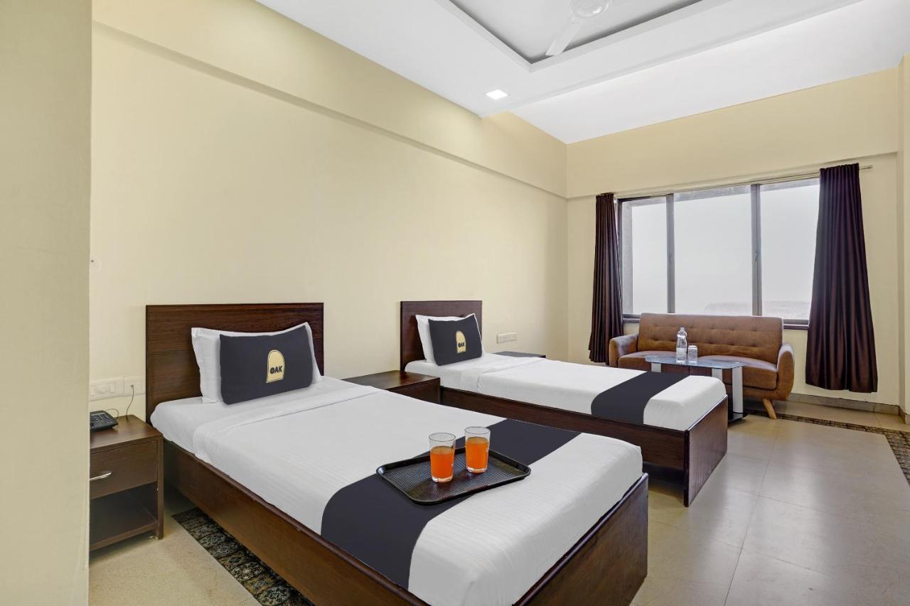 Townhouse Oak Hotel Rama 나식 외부 사진
